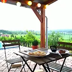 Pecsely Apartman * Pécsely