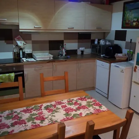 Pecsely Apartman * Pecsely