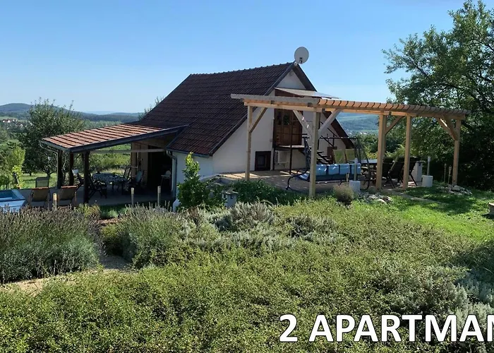 شقة Pecsely Apartman