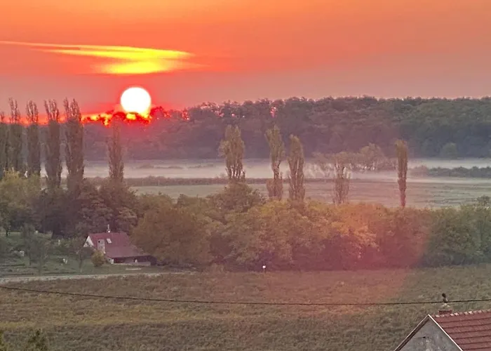 Pecsely Apartman דירה Pécsely