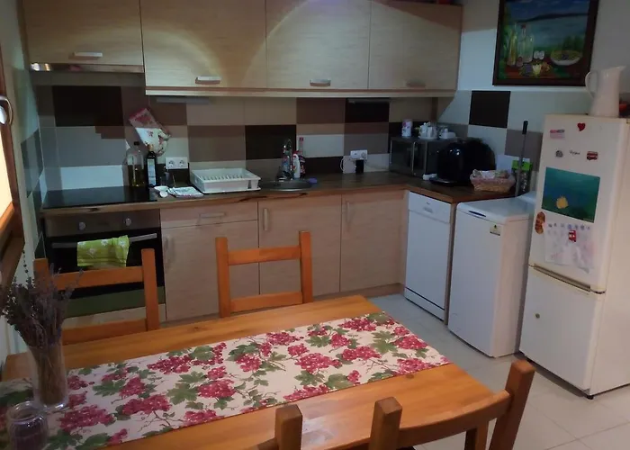 Pecsely Apartman * Pécsely