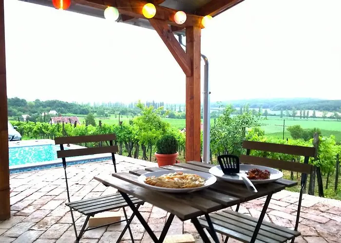 Pécsely apartman * Pécsely