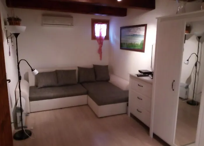 Pecsely Apartman דירה Pécsely