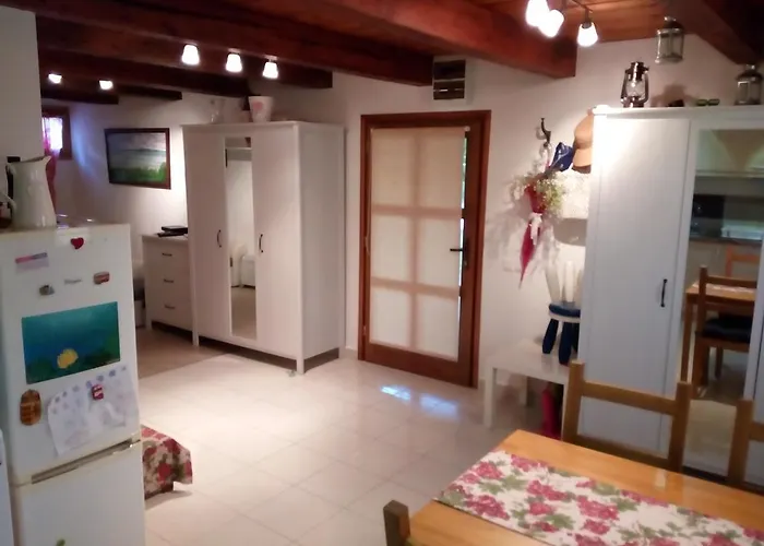 Pecsely Apartman شقة Pécsely