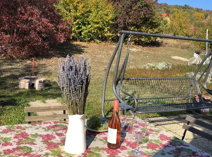 Pecsely Apartman شقة *